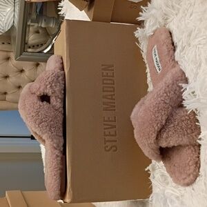 New Steve Madden Blush Luxurious, Super Soft Real Shearling Recovery Slippers